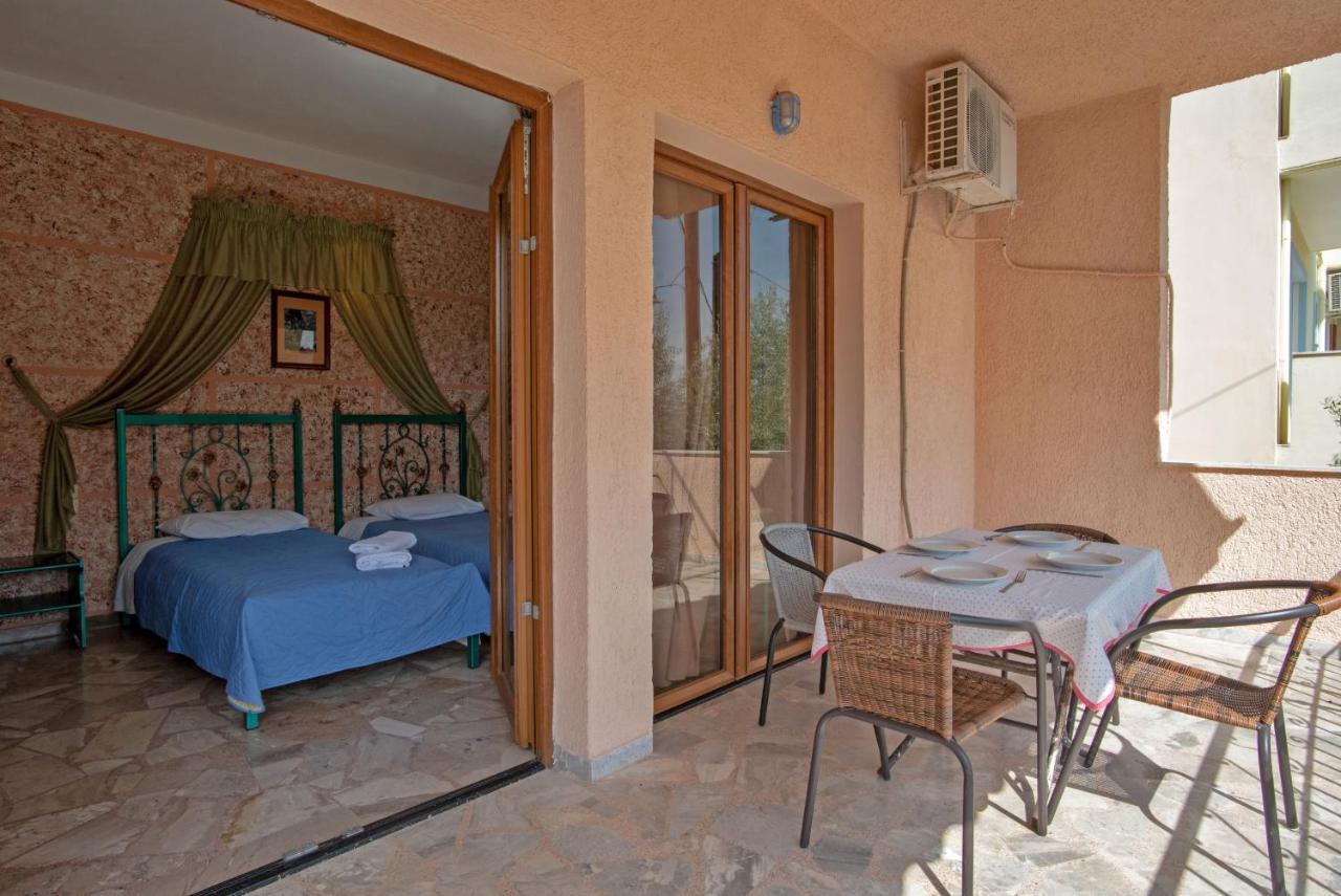 טולון Kleoni Club Apartments מראה חיצוני תמונה
