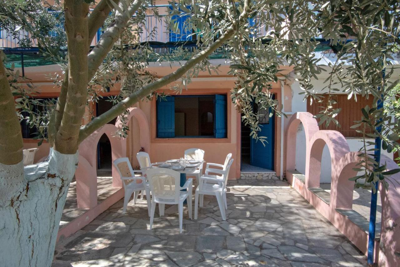 טולון Kleoni Club Apartments מראה חיצוני תמונה