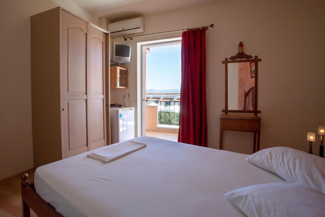 טולון Kleoni Club Apartments מראה חיצוני תמונה