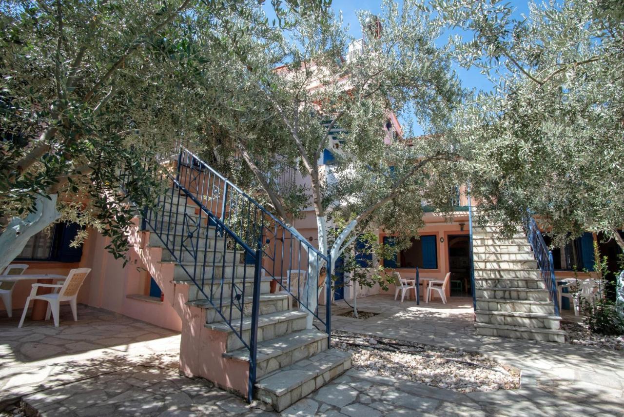 טולון Kleoni Club Apartments מראה חיצוני תמונה
