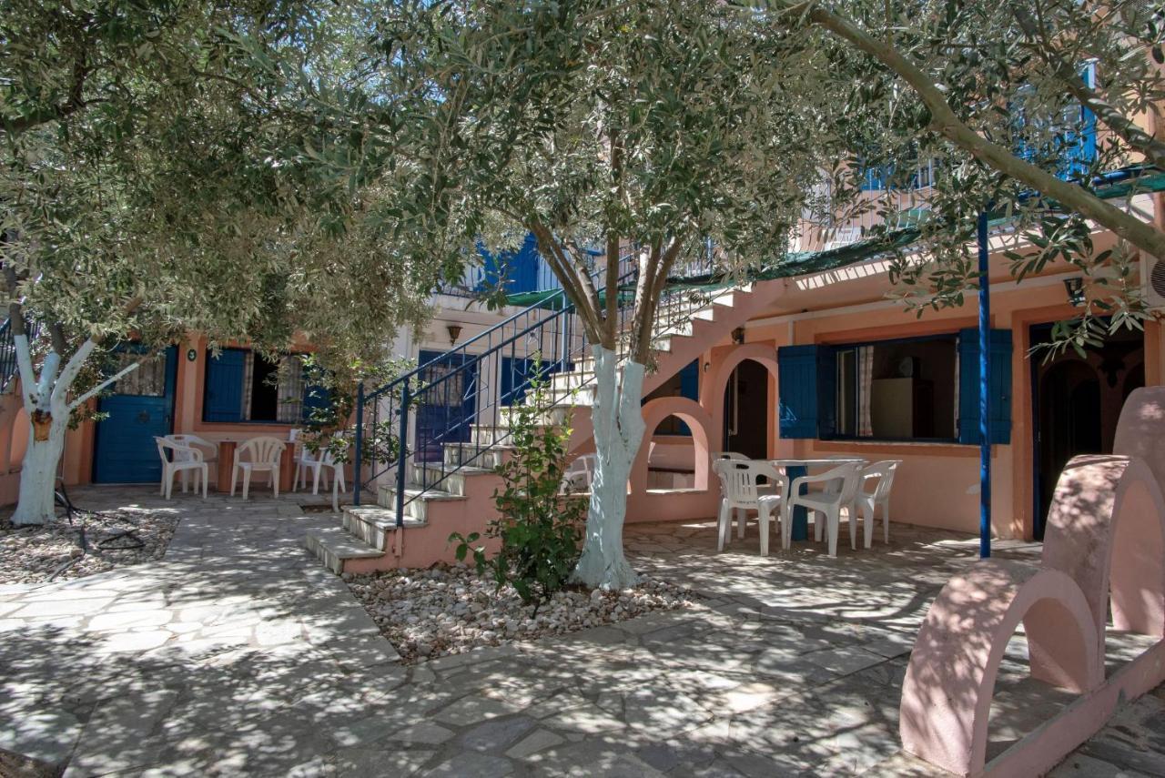 טולון Kleoni Club Apartments מראה חיצוני תמונה